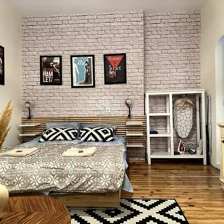 Cultural Retreat In Apartment *