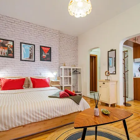 Downtown By Living Apartment