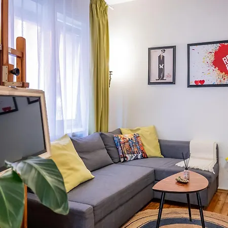 Downtown By Living Apartment *