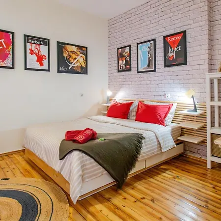 Apartment Downtown By Living