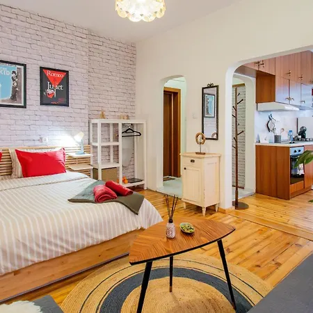 Downtown By Living Apartment *