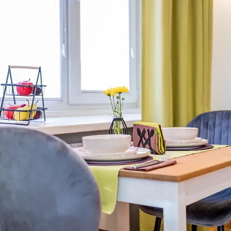 Apartment Downtown By Living